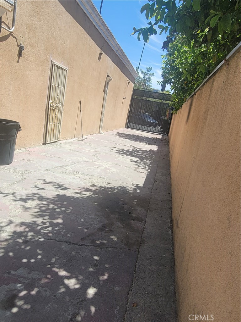 13575 Magnolia Avenue Property Photo 5