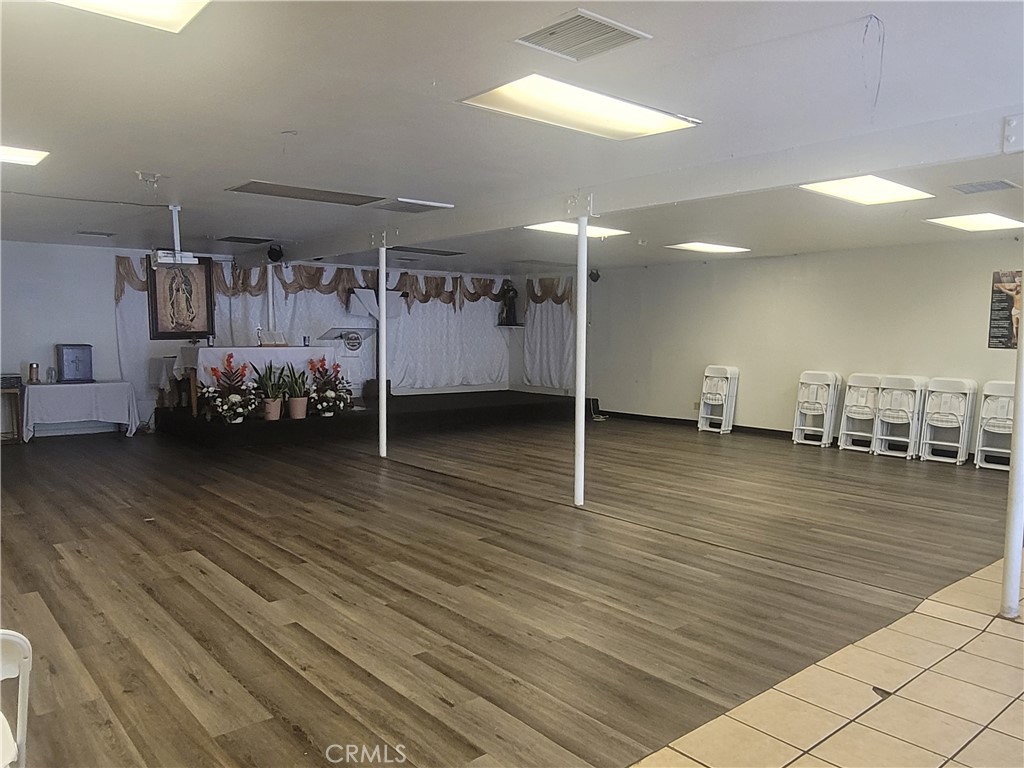 13575 Magnolia Avenue Property Photo 10