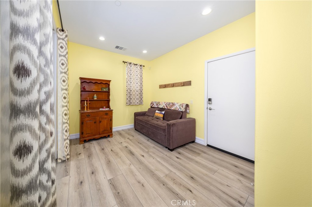 7358 Luminaire Property Photo 5