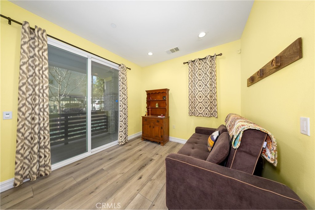 7358 Luminaire Property Photo 6