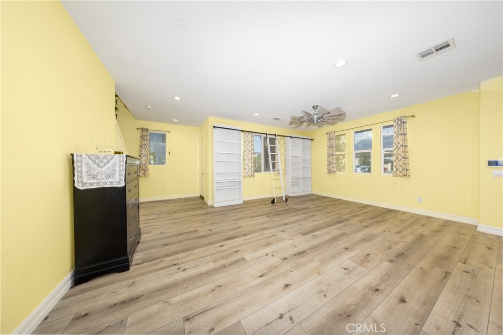 7358 Luminaire Property Photo 12
