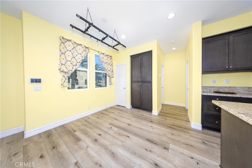7358 Luminaire Property Photo 15