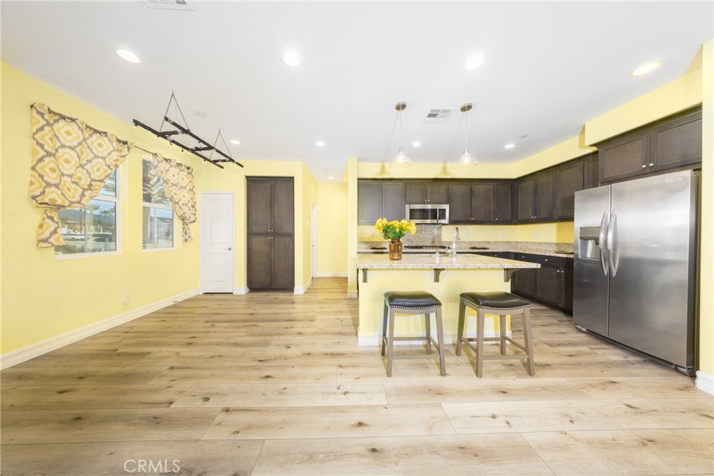 7358 Luminaire Property Photo 16