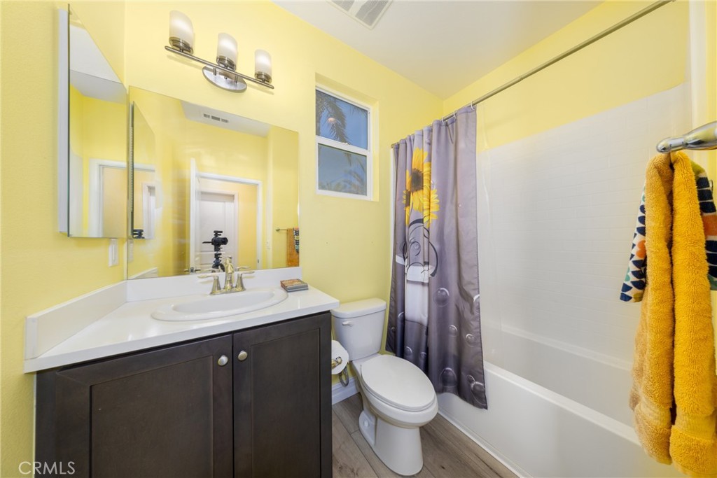 7358 Luminaire Property Photo 24