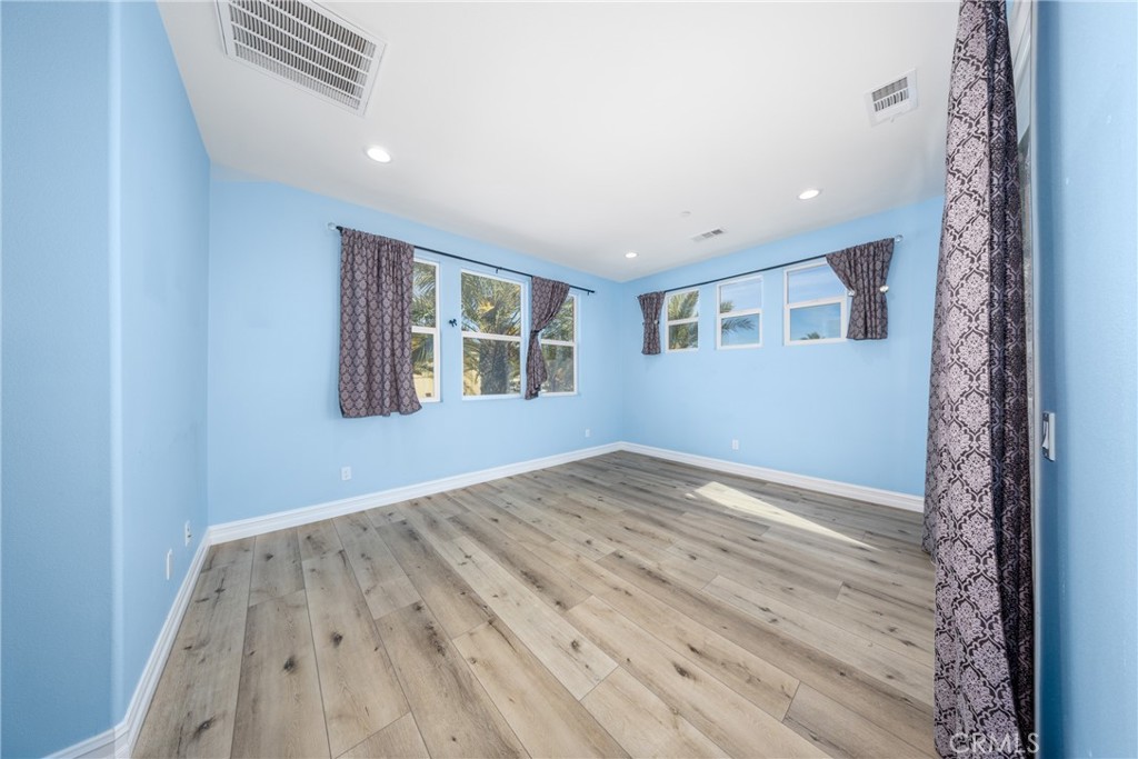 7358 Luminaire Property Photo 29