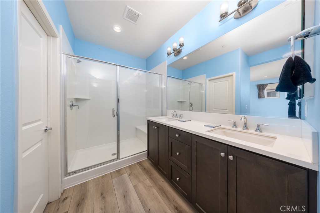 7358 Luminaire Property Photo 31