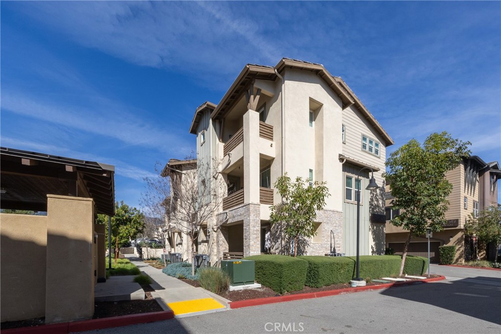 7358 Luminaire Property Photo 39