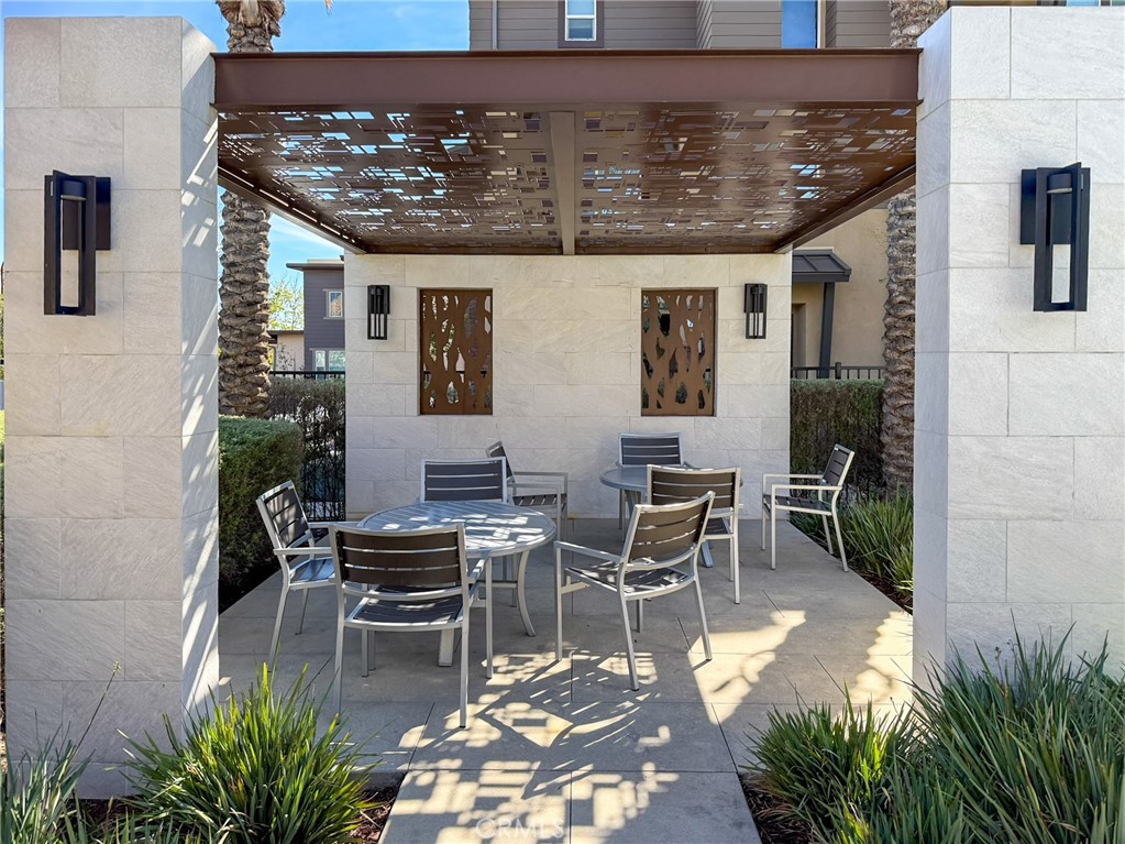 7358 Luminaire Property Photo 41