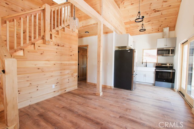 33149 Holcomb Creek Drive Property Photo 3