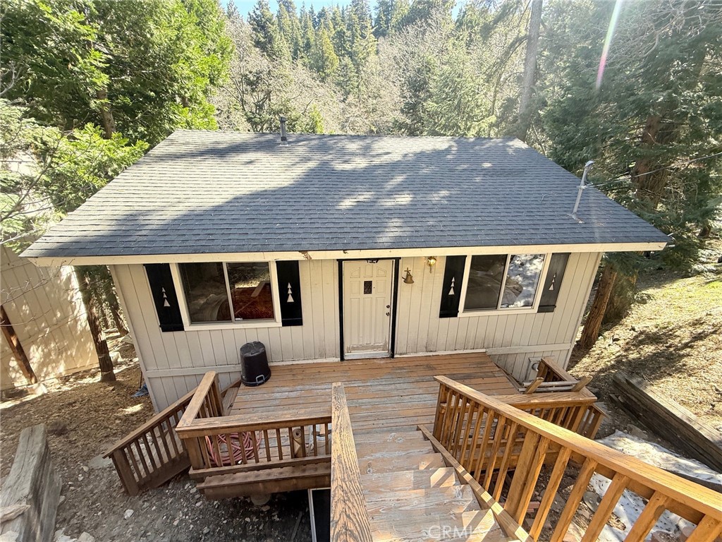 551 Community Drive Property Photo 1