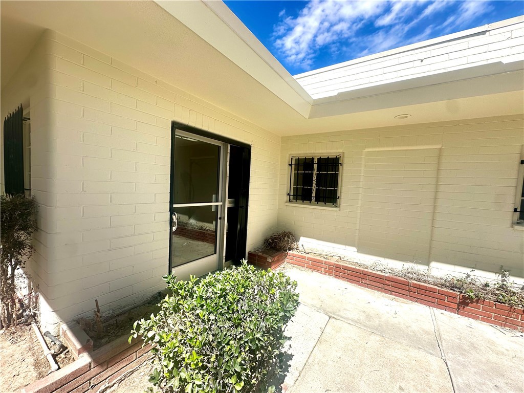 815 S Main Property Photo 3