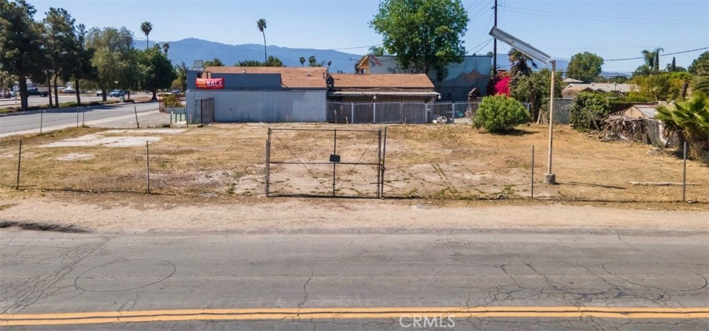 13653 Magnolia Property Photo 2