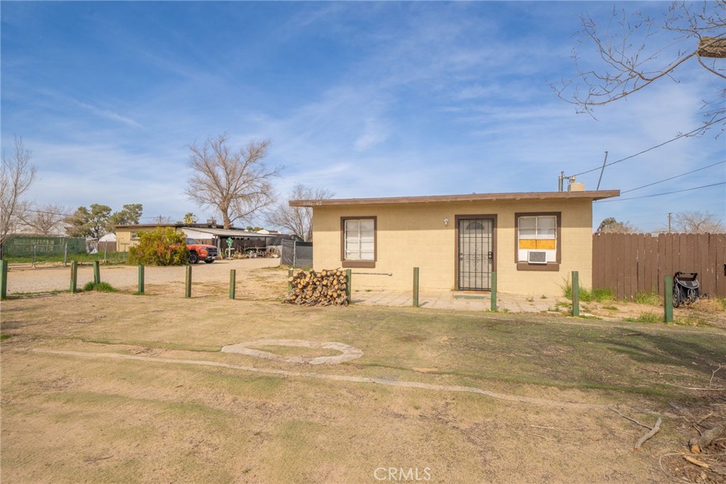 11986 White Avenue Property Photo 3