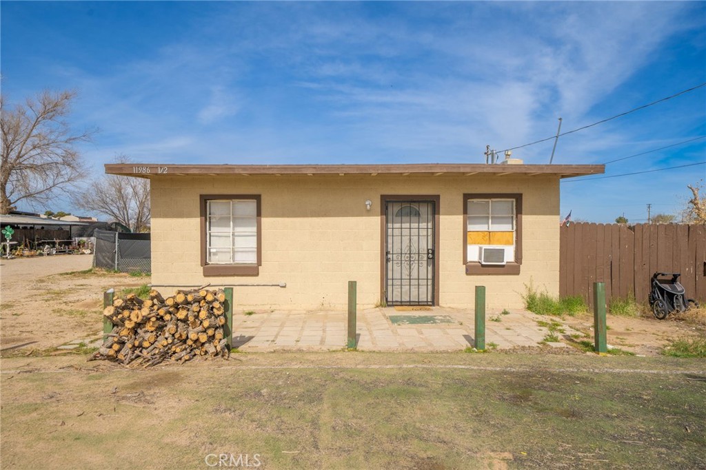 11986 White Avenue Property Photo 4