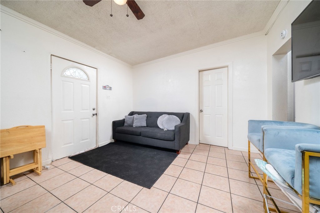 11986 White Avenue Property Photo 6