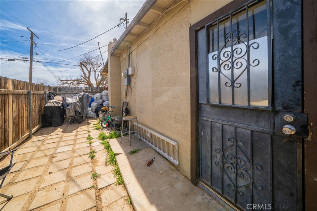 11986 White Avenue Property Photo 14
