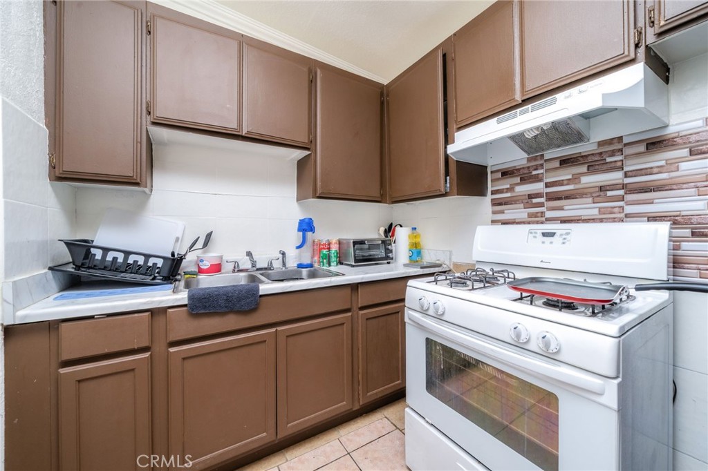 11986 White Avenue Property Photo 24