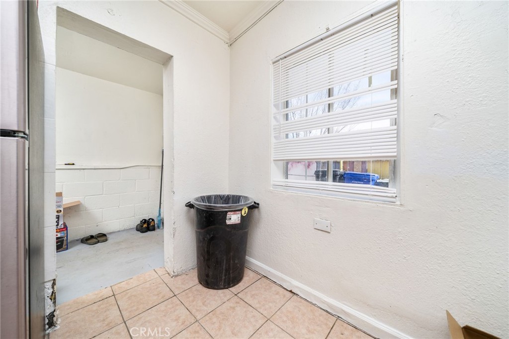 11986 White Avenue Property Photo 25
