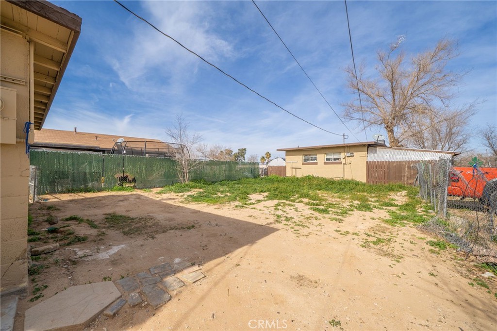 11986 White Avenue Property Photo 30