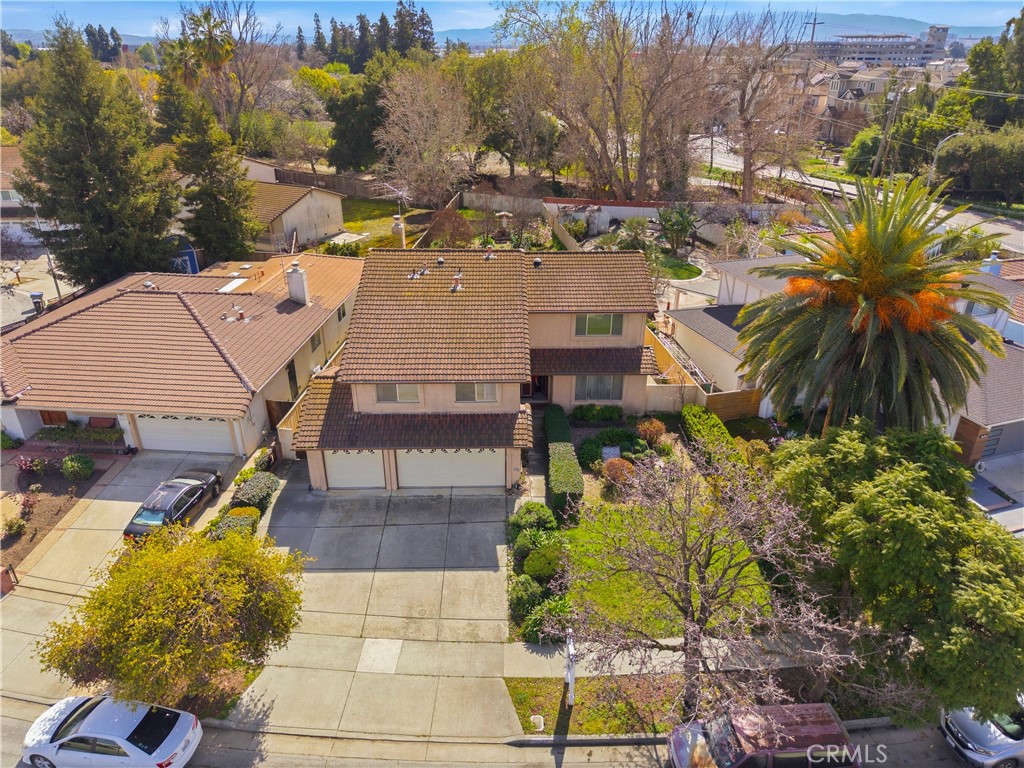 1682 Commodore Drive Property Photo 3