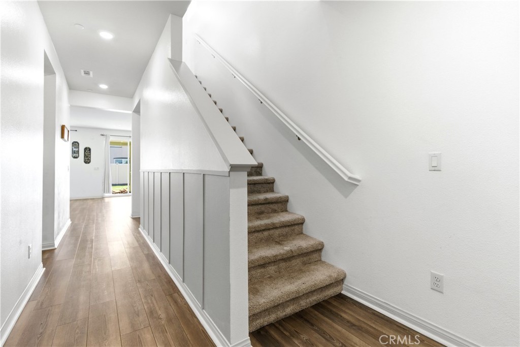 15594 Raptor Property Photo 6
