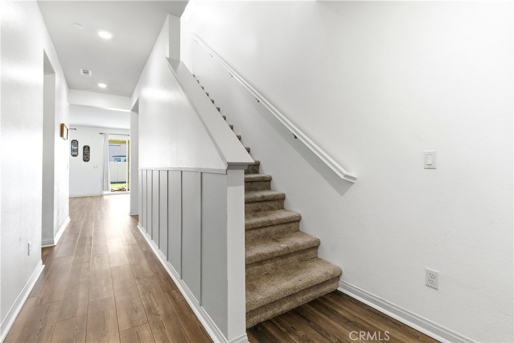 15594 Raptor Property Photo 6