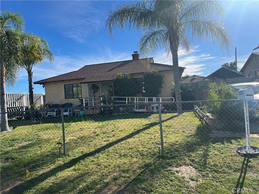 1233 W Lynwood Property Photo 1