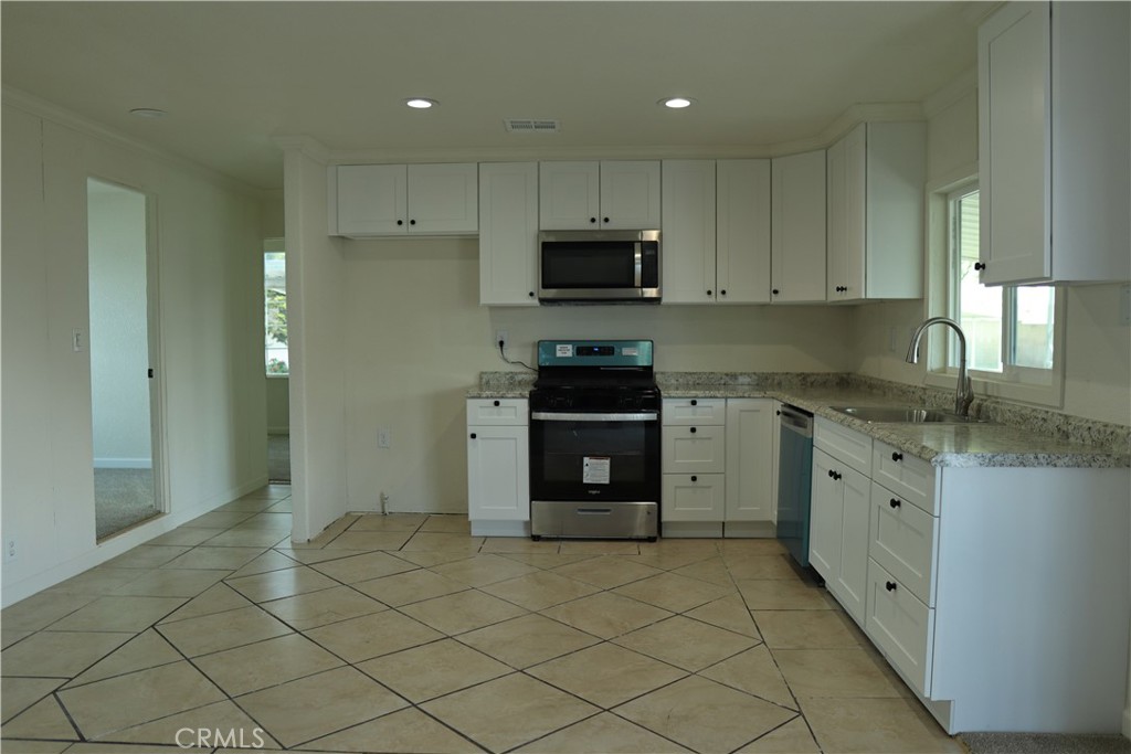 1855 E Riverside Drive 48 Property Photo 5