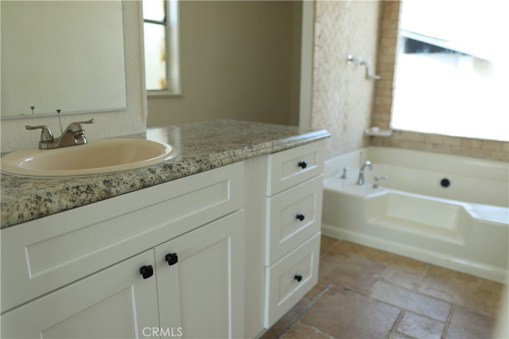 1855 E Riverside Drive 48 Property Photo 7