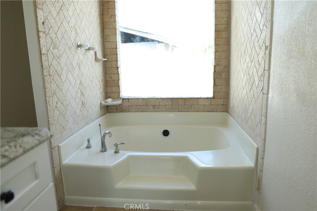 1855 E Riverside Drive 48 Property Photo 8