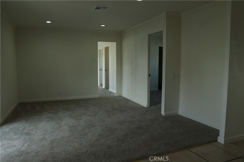 1855 E Riverside Drive 48 Property Photo 9