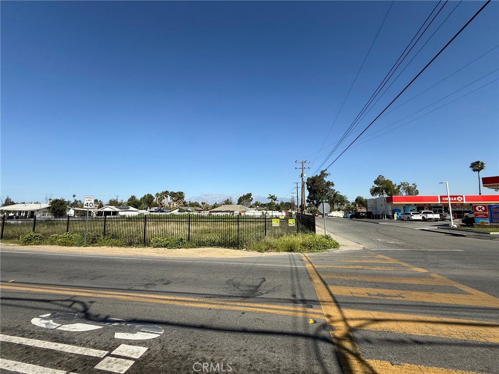10621 Jurupa Rd Property Photo 3