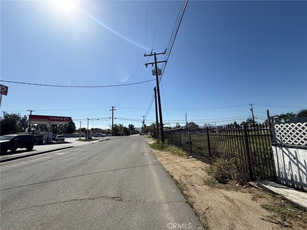 10621 Jurupa Rd Property Photo 7