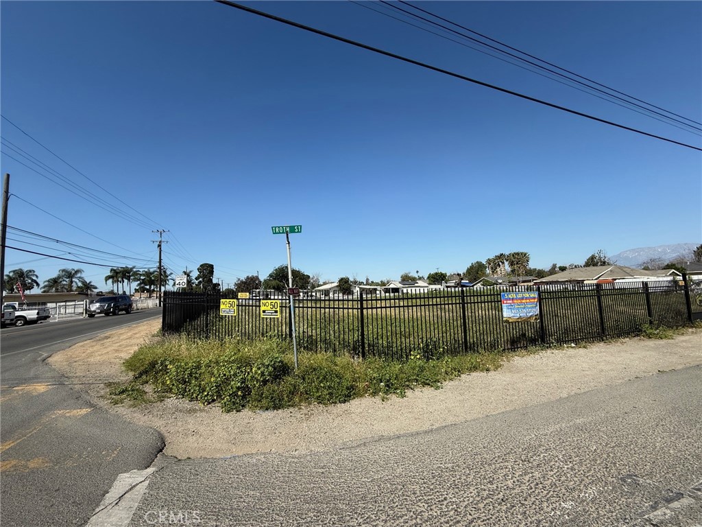 10621 Jurupa Rd Property Photo 10