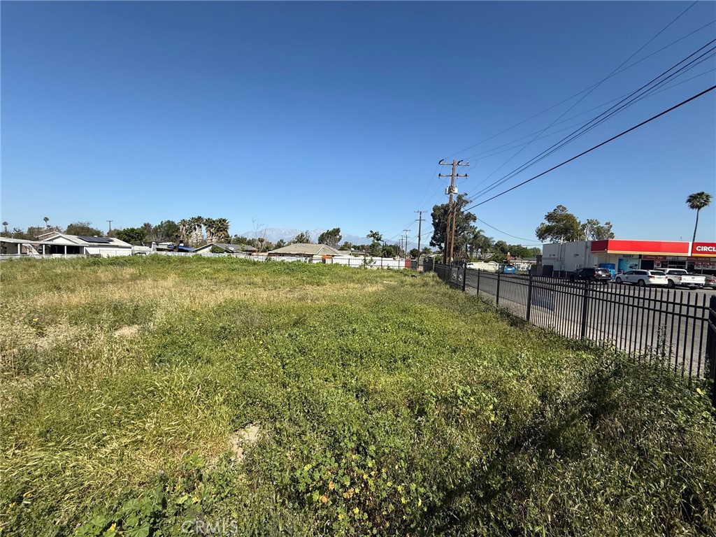 10621 Jurupa Rd Property Photo 11