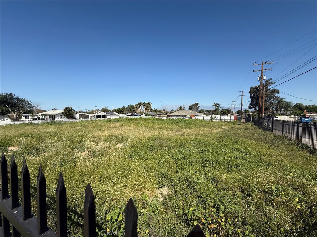10621 Jurupa Rd Property Photo 12