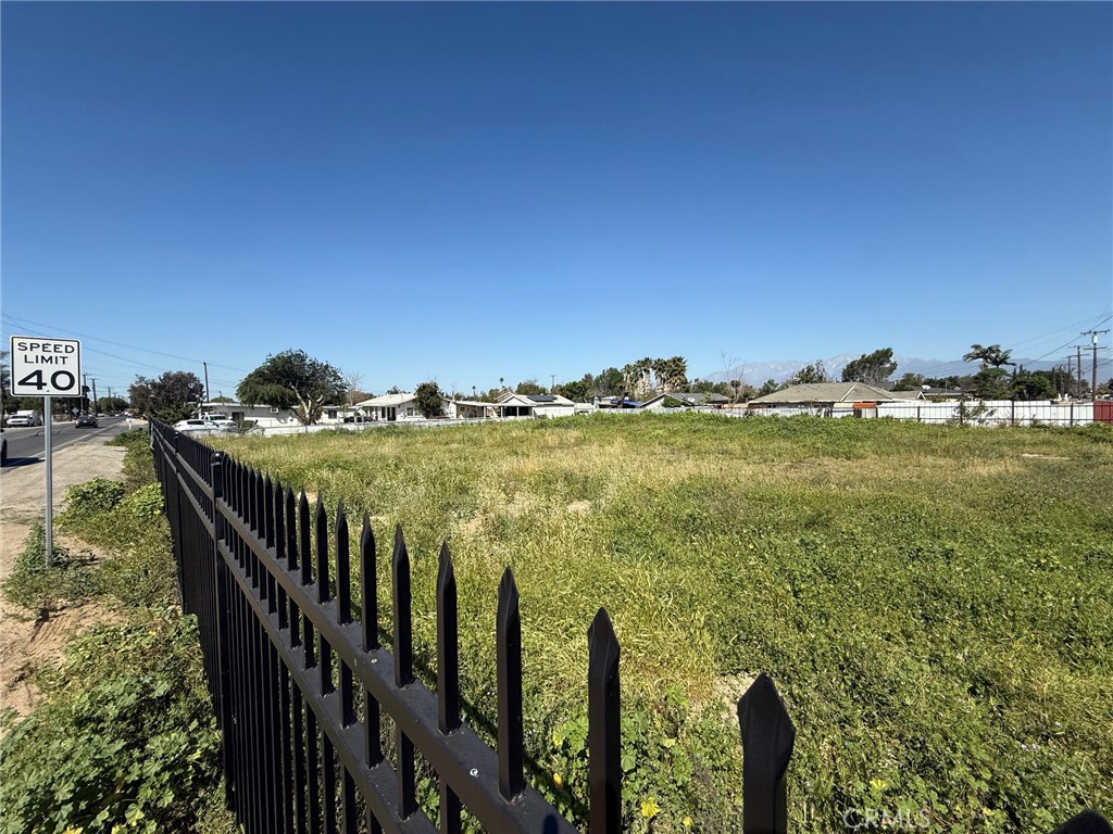 10621 Jurupa Rd Property Photo 13