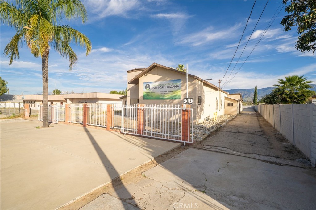 25014 5th Street Property Photo 3