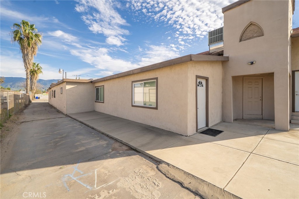 25014 5th Street Property Photo 6