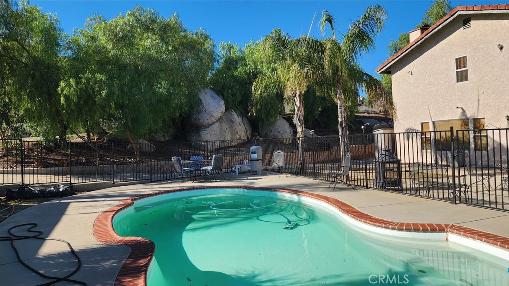 23729 Citrus Avenue Property Photo 4