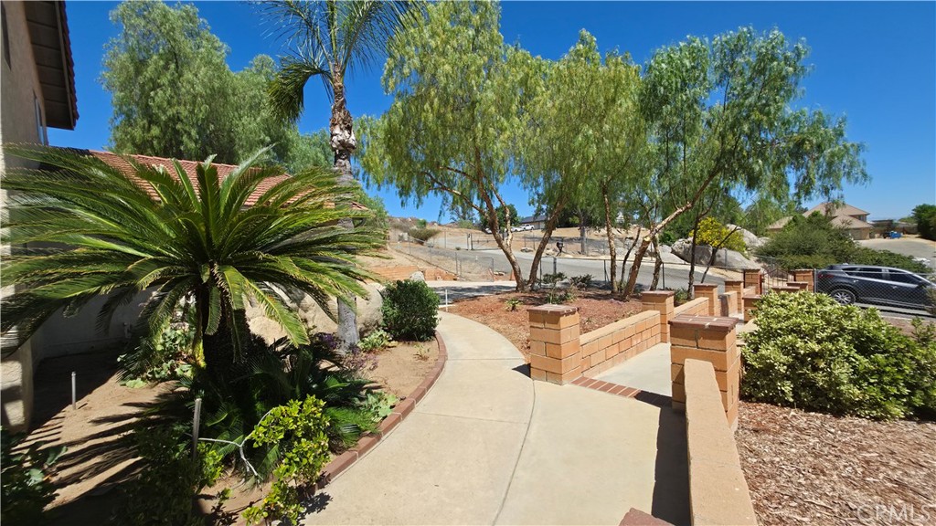 23729 Citrus Avenue Property Photo 6