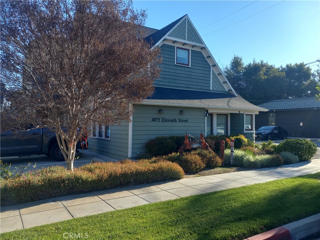 4075 11th Street Property Photo 2