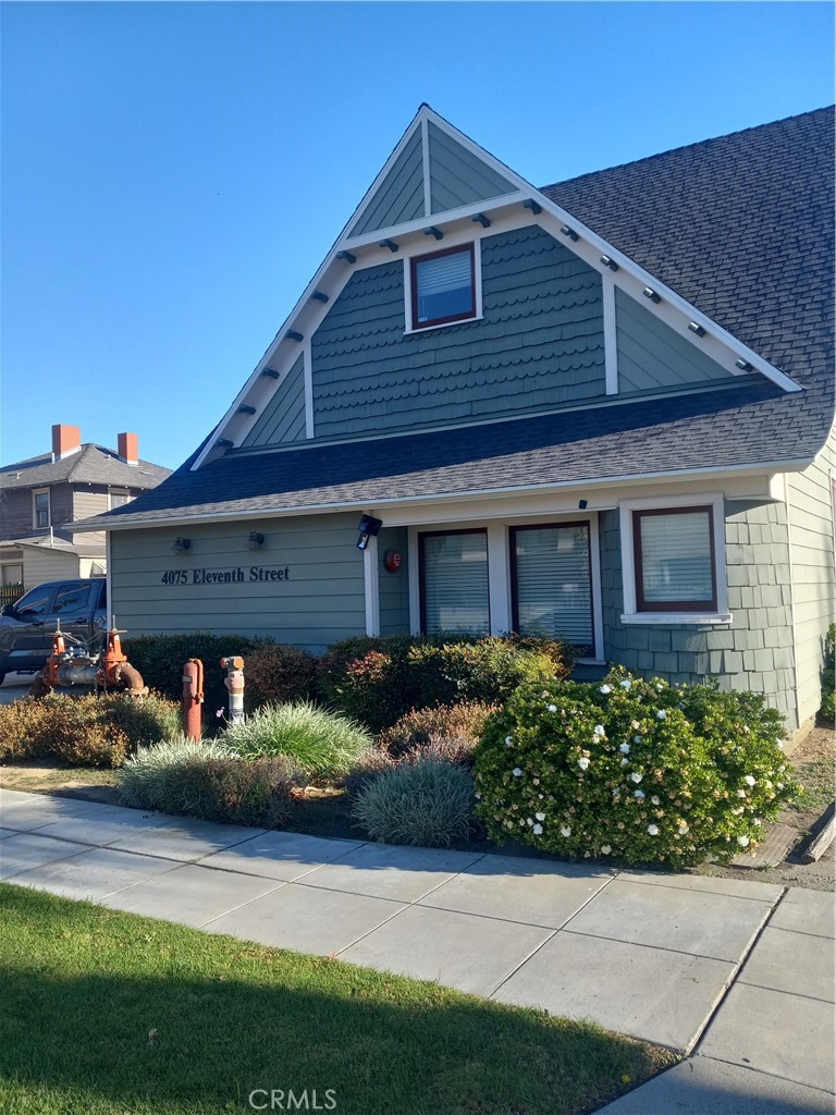 4075 11th Street Property Photo 3