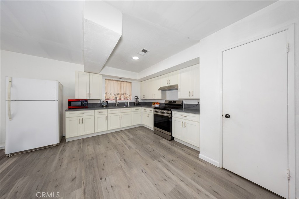 12943 California Property Photo 9