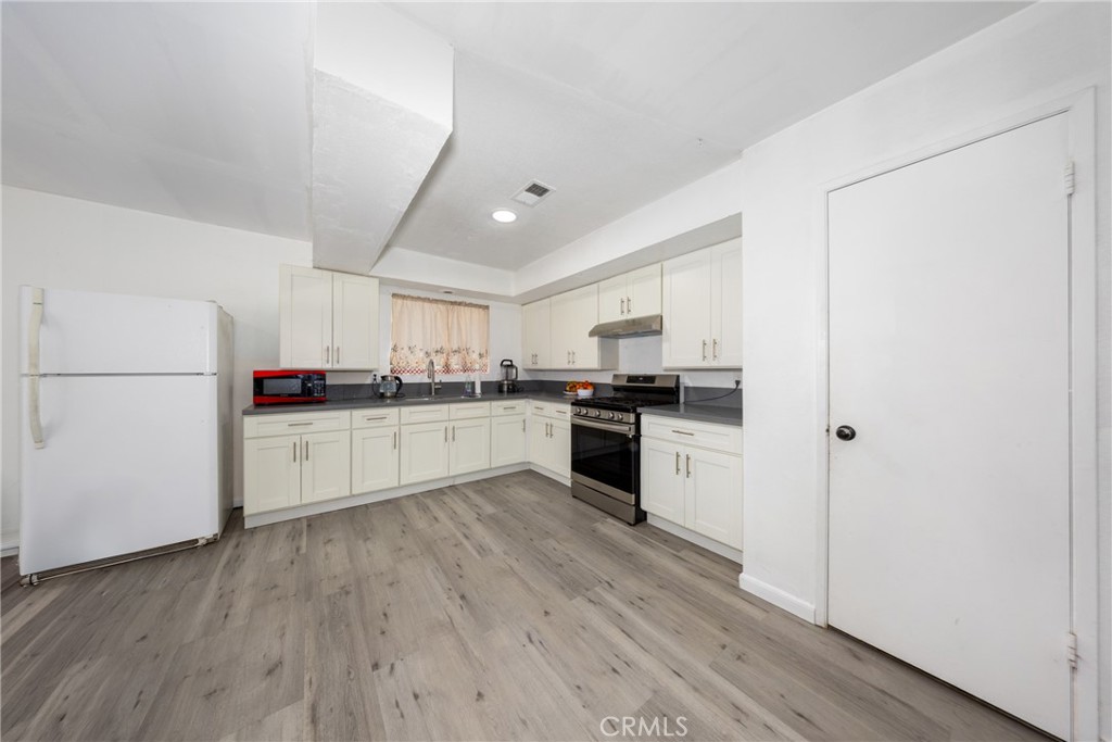 12943 California Property Photo 21