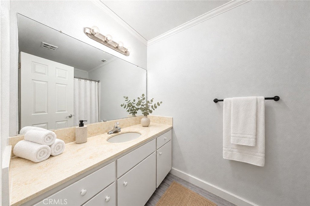 12943 California Property Photo 28