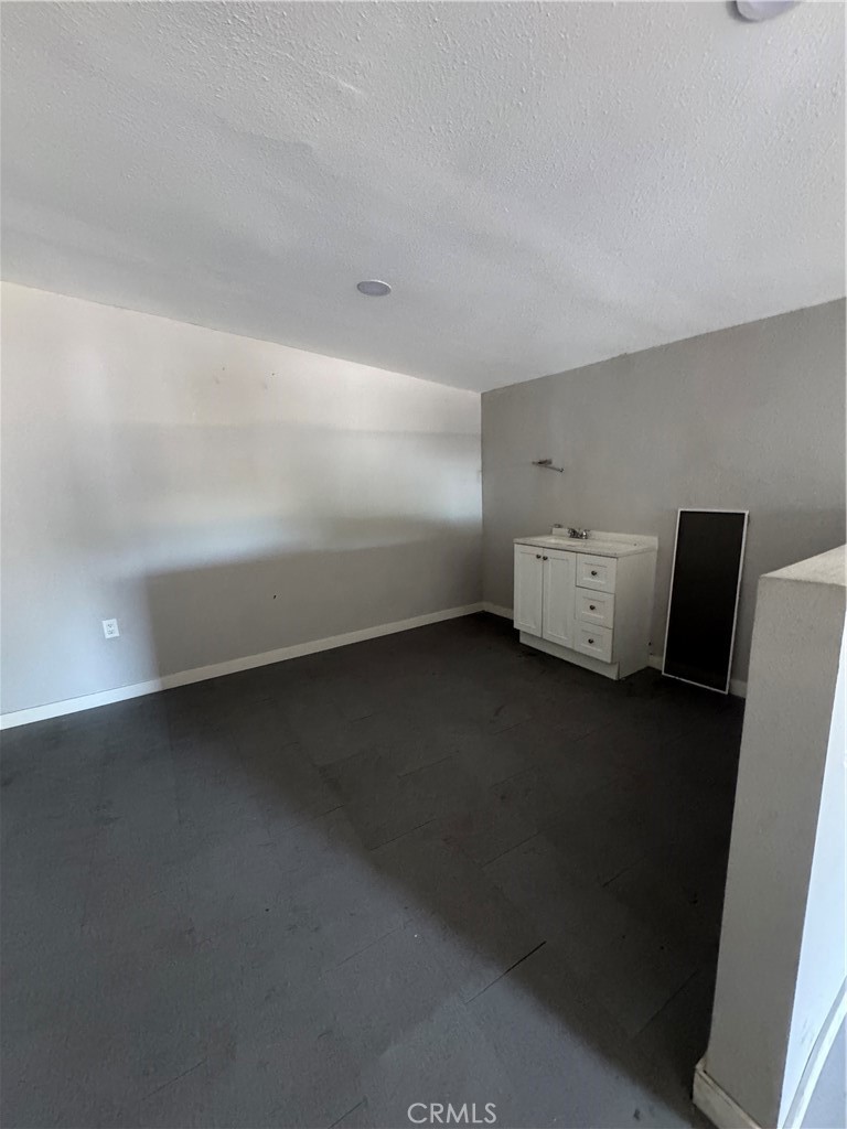 5615 E Beverly Property Photo 7