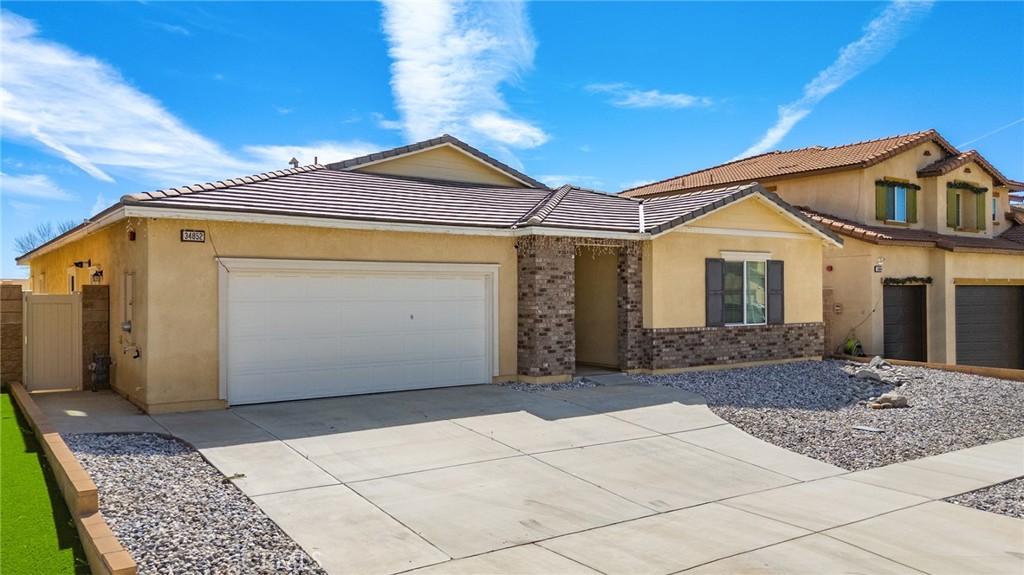 34852 Silversprings Property Photo 1