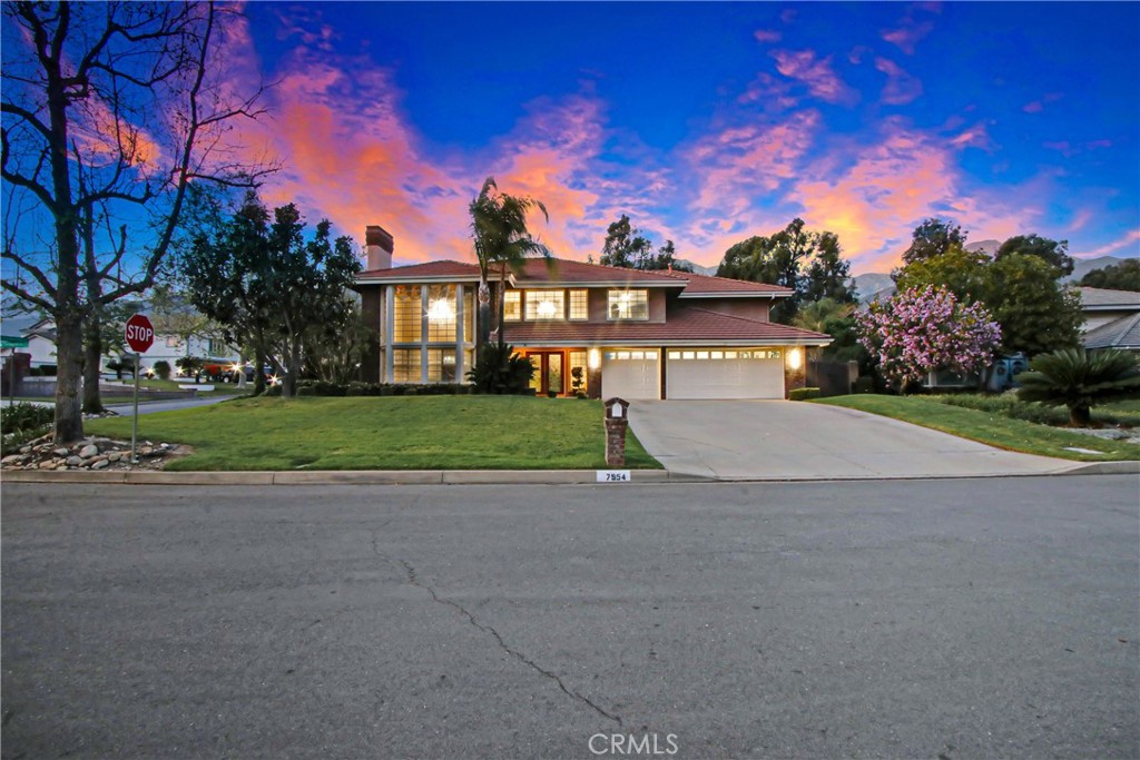 7954 Thoroughbred Property Photo 1