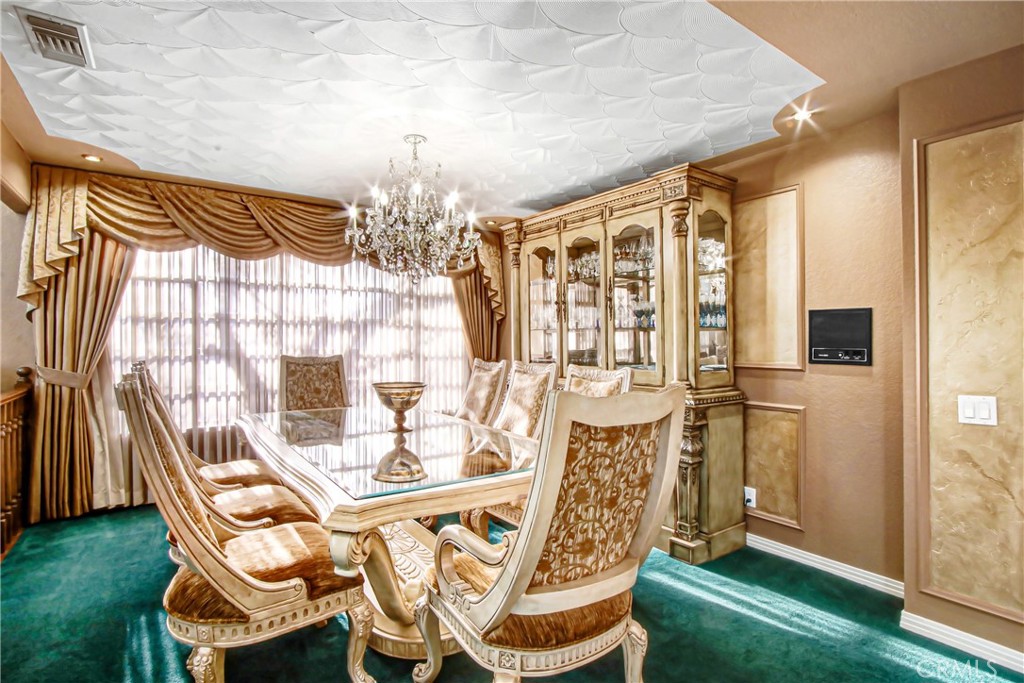 7954 Thoroughbred Property Photo 9